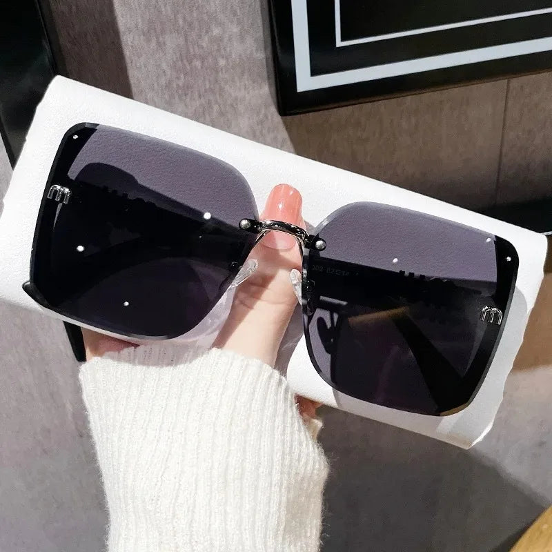 Classic Fashion Sunglasses Women Luxury Glamour Men Brand Glasses Square Stylish Unisex UV400 Shades