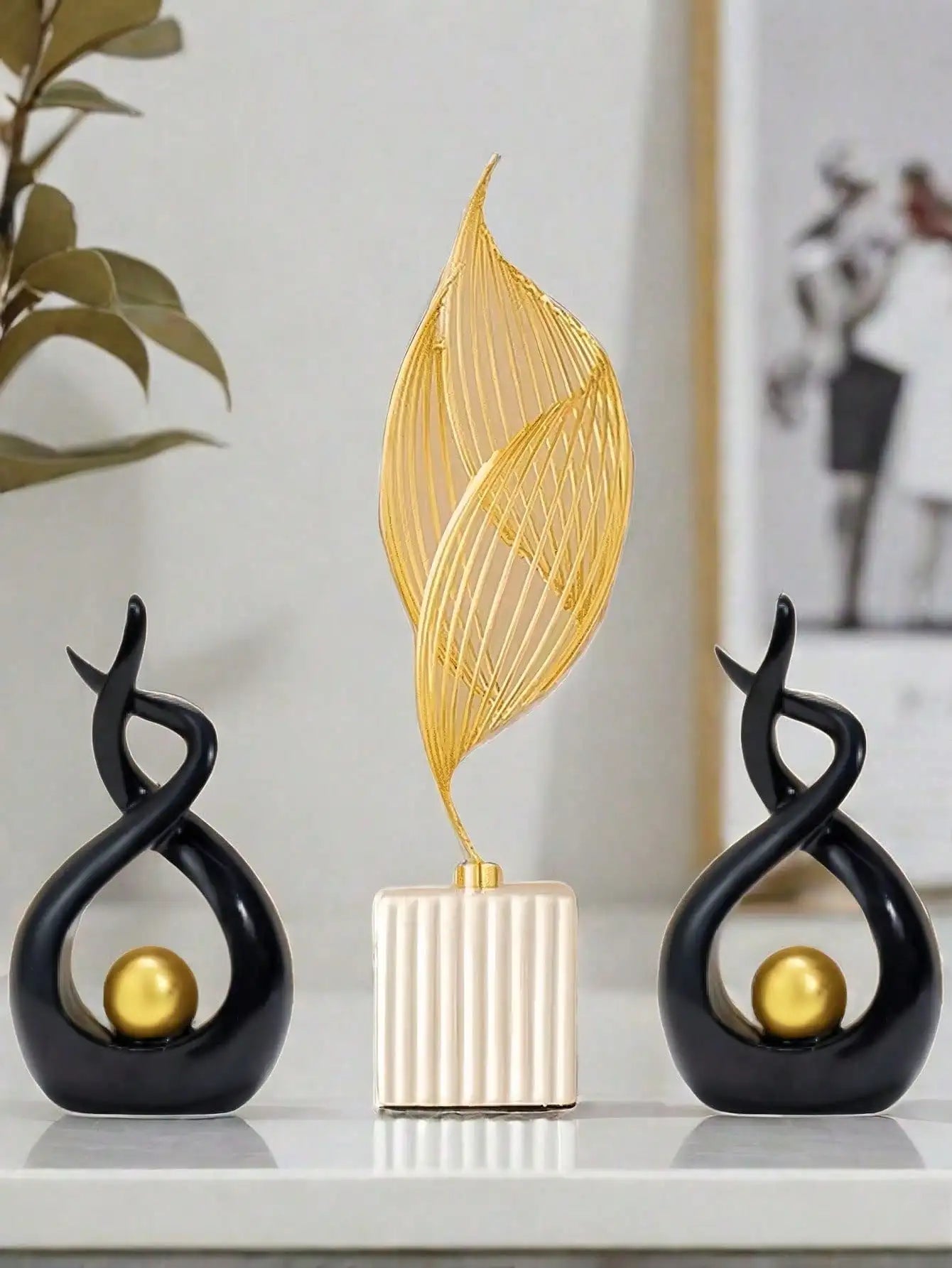 Nordic Home Decor Figurines for Interior Living Room Desk Ceramics Decoration Accessories Statue Sculpture Feng Shui Ornaments