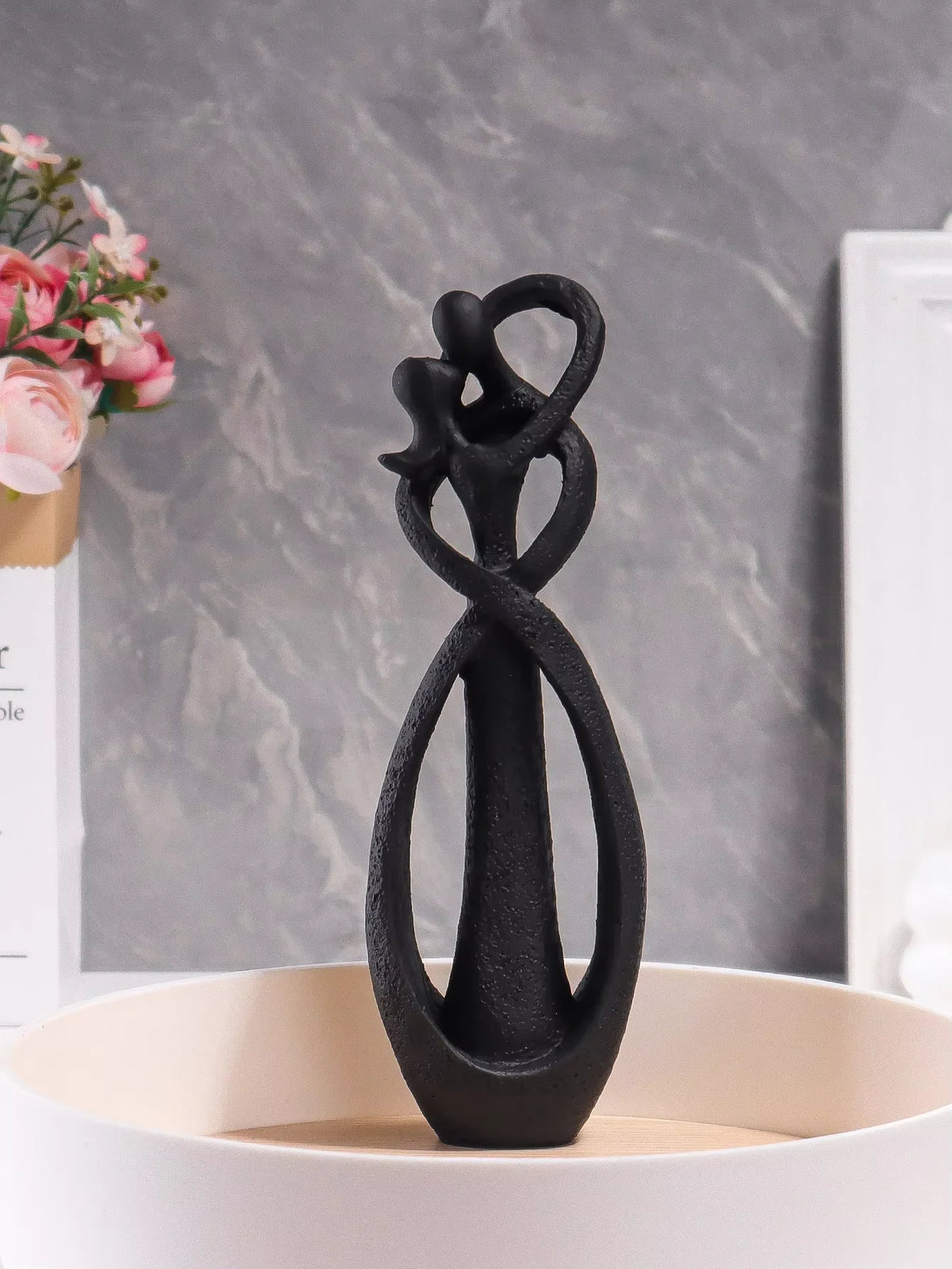 Nordic Style Creative Home Decor: Embracing Couple Sculpture for Office, Bookshelf, Living Room, Bedroom, Tabletop Decoration
